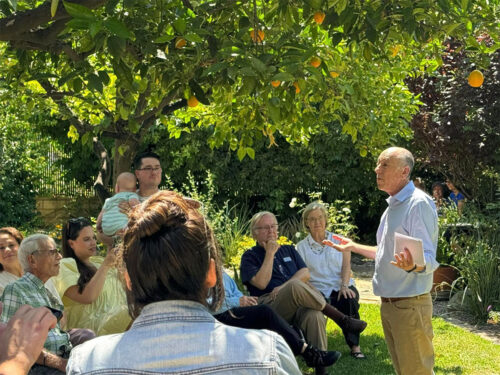 Eddy talking to people outdoors
